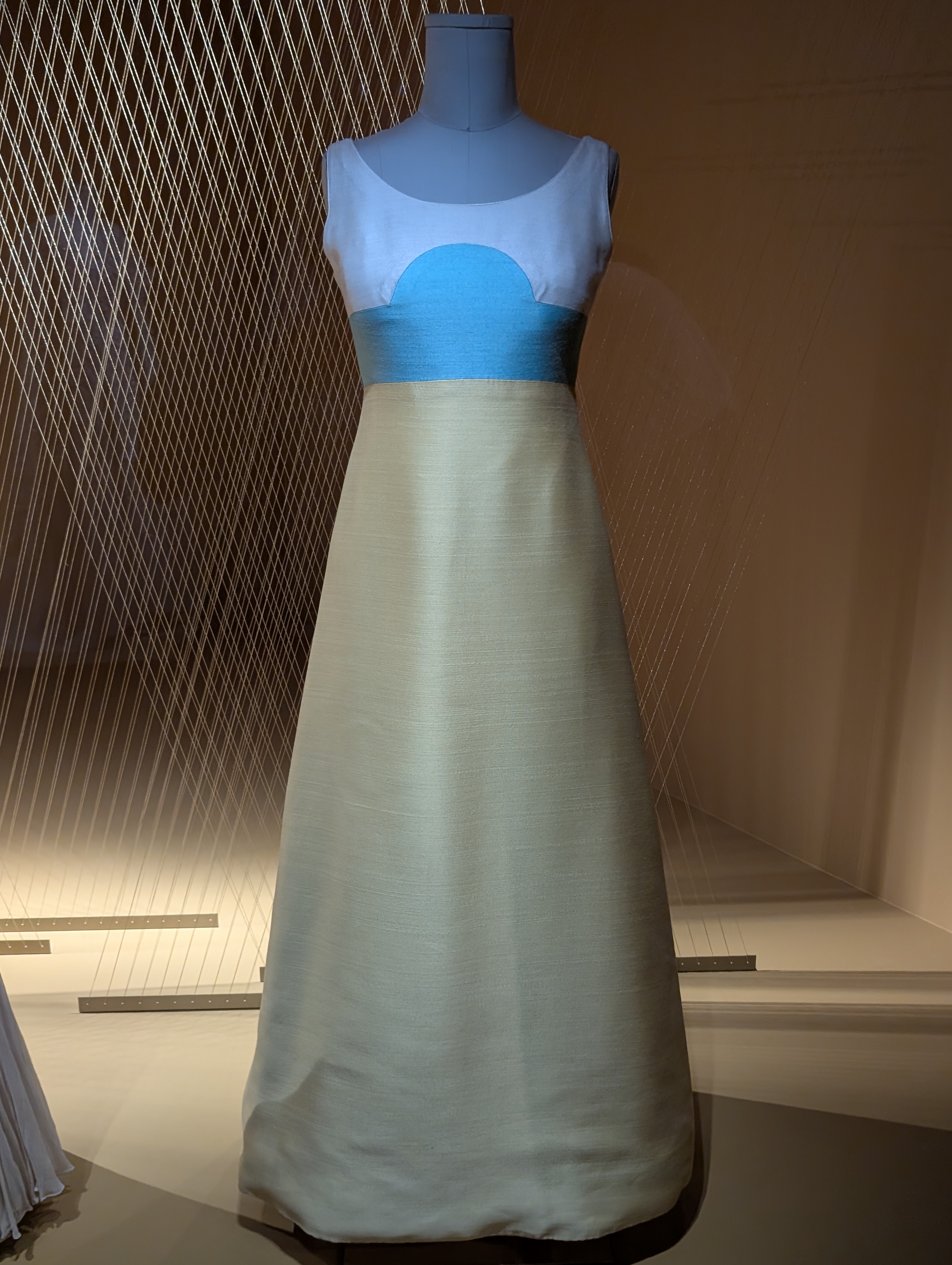 Pierre Balmain - robe bleu ciel et crème
