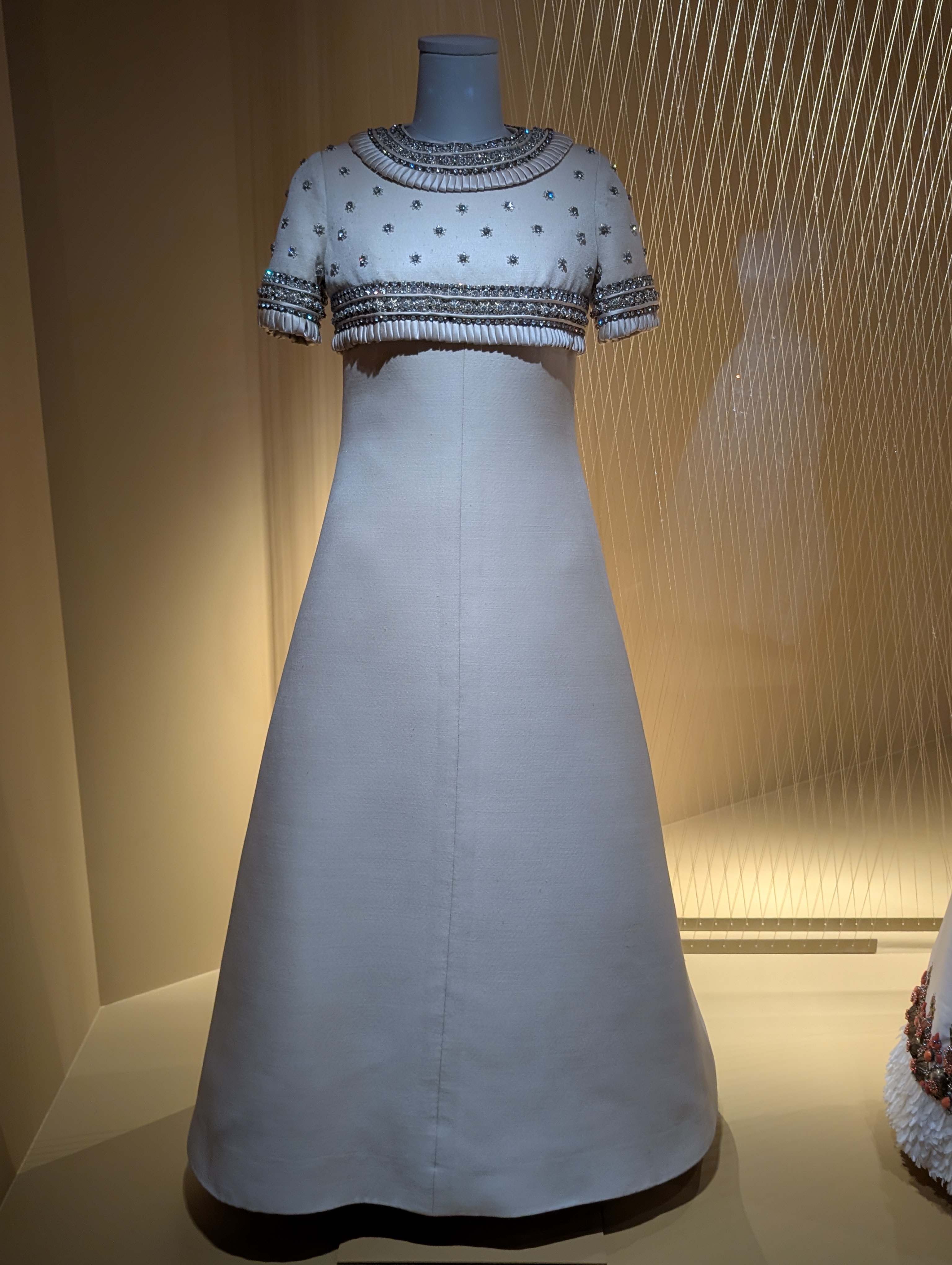 Pierre Balmain - robe blanche brodée de cristaux